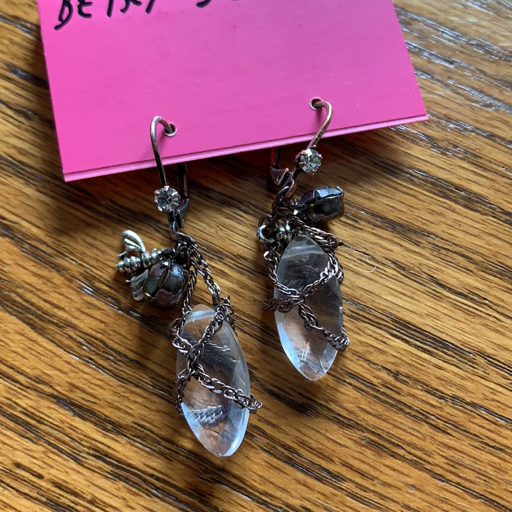 Betsey Johnson Bee Chain Black Crystal Earrings - Picture 4 of 7